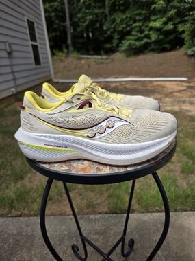 Saucony Triumph 21 S10881-30 Glow/Sundown Running Shoes Sneakers Women Sz 10.5